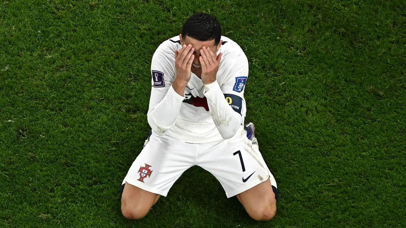 20 khoảnh khắc thể thao ấn tượng nhất 2022: Messi sắm vai GOAT, Ronaldo bật khóc tiếc nuối - Ảnh 5.