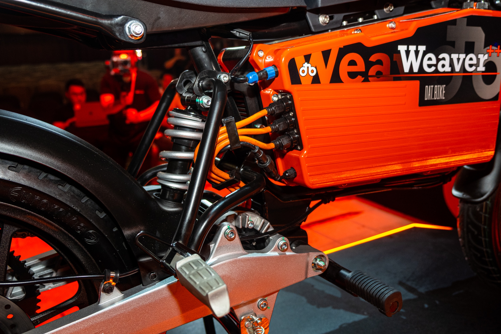 Ra mắt Dat Bike Weaver++: Giá 65,9 triệu đồng, dáng cổ điển, sạc nhanh chưa từng có tại Việt Nam - Ảnh 4.