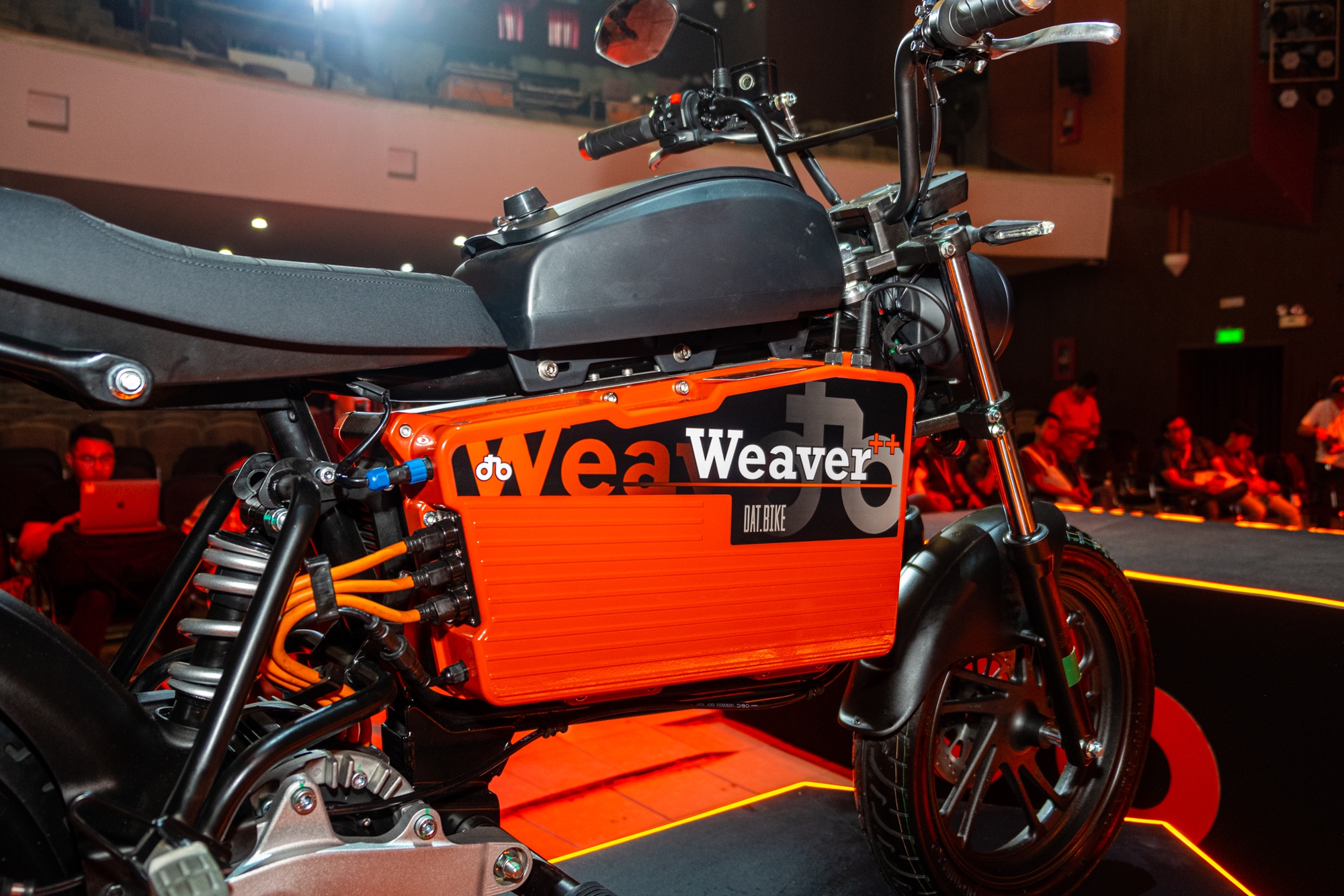 Ra mắt Dat Bike Weaver++: Giá 65,9 triệu đồng, dáng cổ điển, sạc nhanh chưa từng có tại Việt Nam - Ảnh 3.