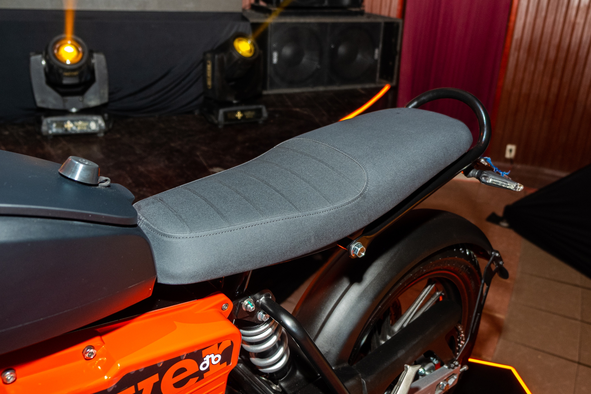 Ra mắt Dat Bike Weaver++: Giá 65,9 triệu đồng, dáng cổ điển, sạc nhanh chưa từng có tại Việt Nam - Ảnh 13.