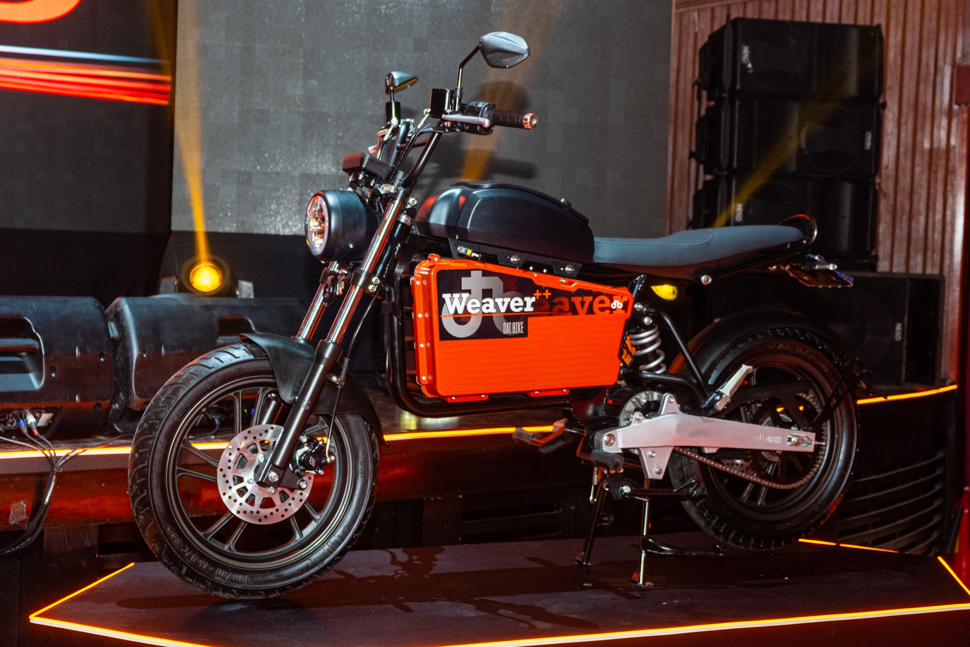 Ra mắt Dat Bike Weaver++: Giá 65,9 triệu đồng, dáng cổ điển, sạc nhanh chưa từng có tại Việt Nam - Ảnh 2.