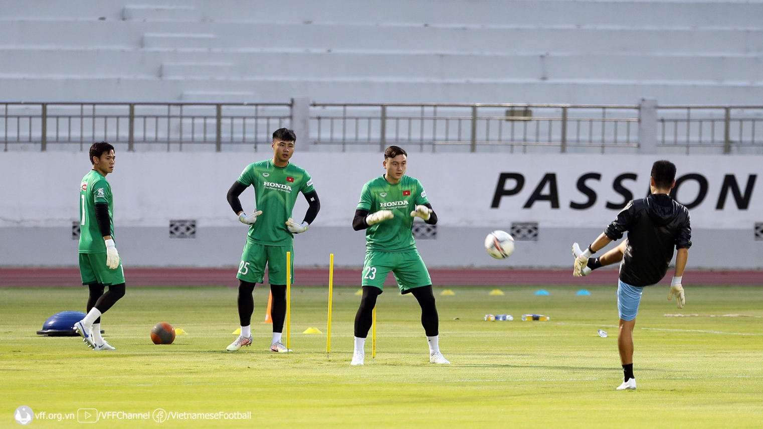 Tin nóng AFF Cup ngày 6/12: Văn Lâm nói điều bất ngờ, Thái Lan có đội trưởng mới