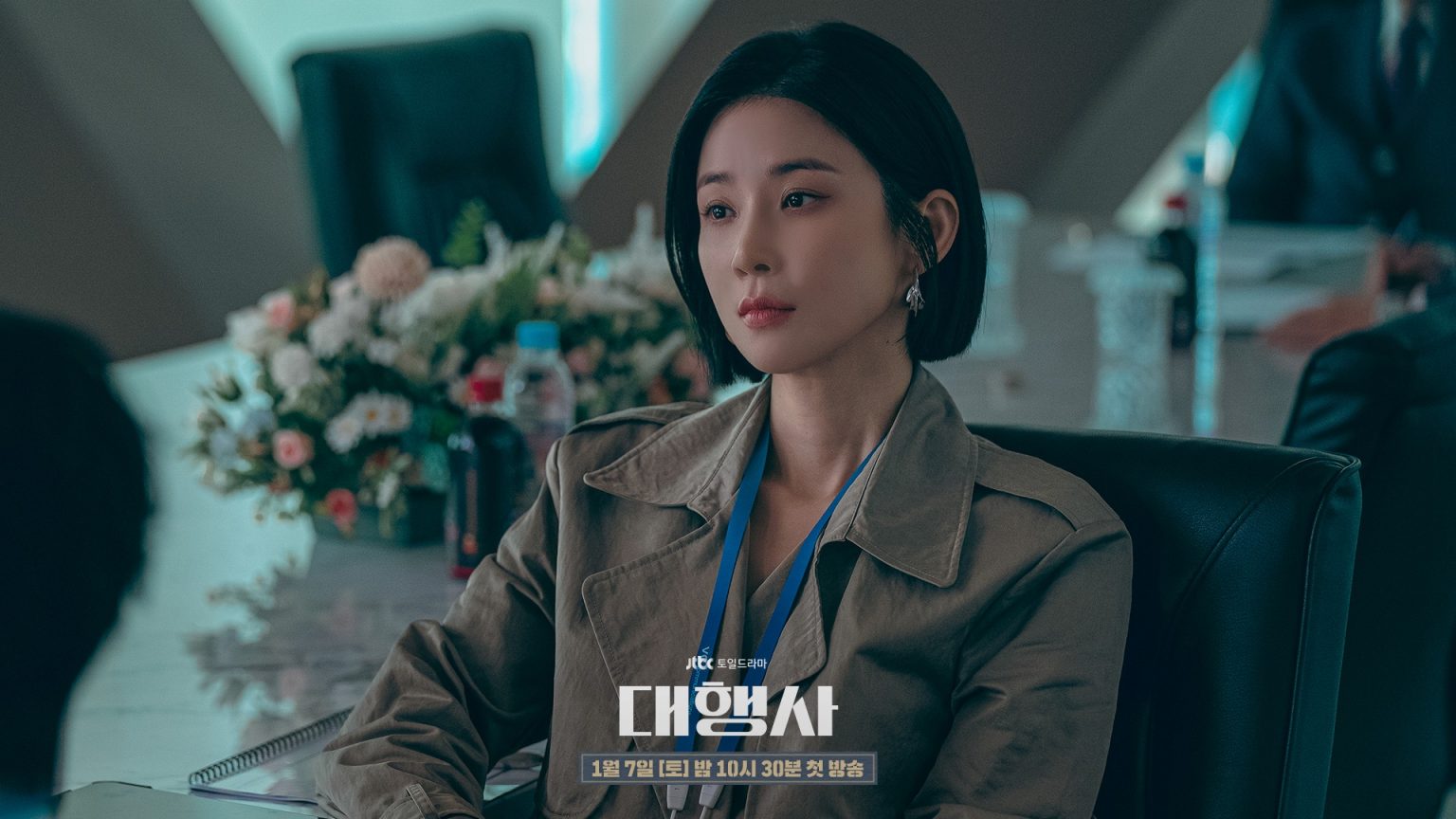 Agency' tung loạt tạo hình tổng tài của 'mợ út' Lee Bo Young