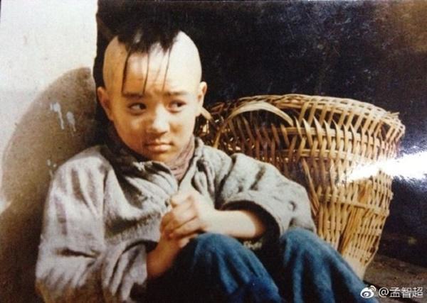 Cuộc đời nghiệt ngã như phim của “cậu bé Tam Mao”: Da đầu tổn thương nặng do cạo trọc, hết thời vẫn cố bám nghề diễn - Ảnh 2.