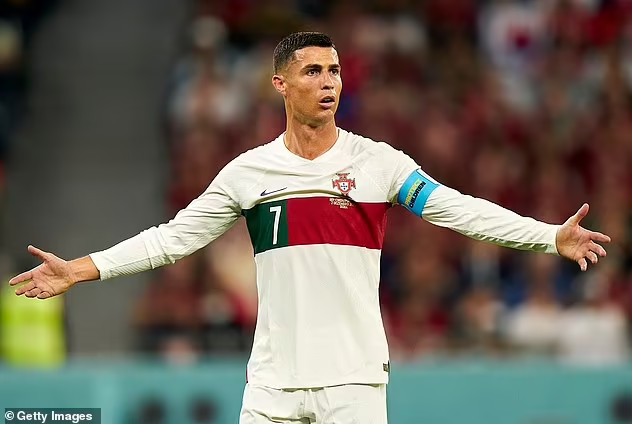 HLV Bồ Đào Nha nổi giận với Ronaldo - Ảnh 3.