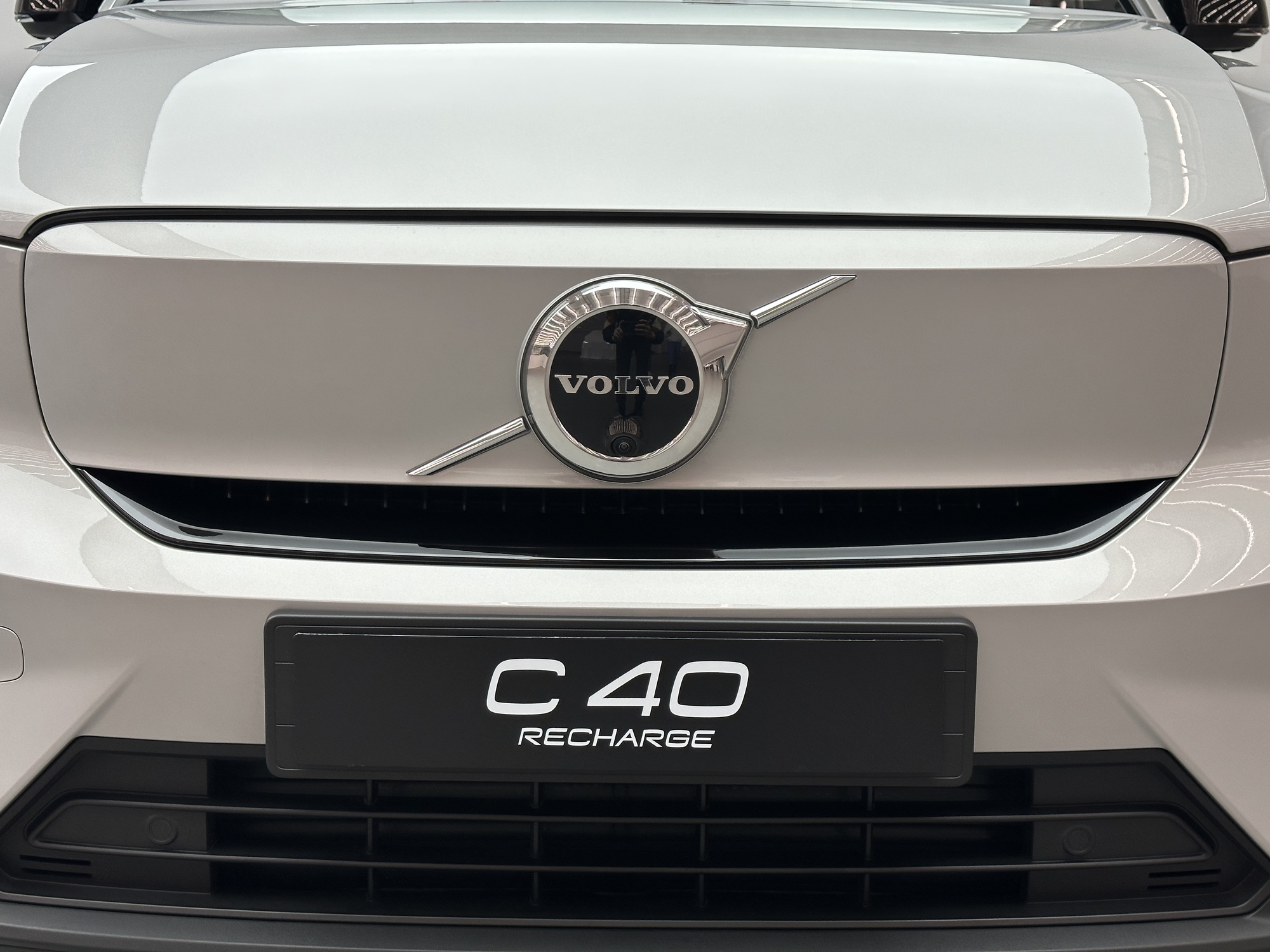 Volvo C40 Recharge 2023 sắp bán tại Việt Nam: Chạy 420 km/lần sạc, giá quy đổi 1,9 tỷ đồng tại Thái Lan - Ảnh 3. Volvo C40 Recharge 2023 sắp bán tại Việt Nam: Chạy 420 km/lần sạc, giá quy đổi 1,9 tỷ đồng tại Thái Lan - Ảnh 3.