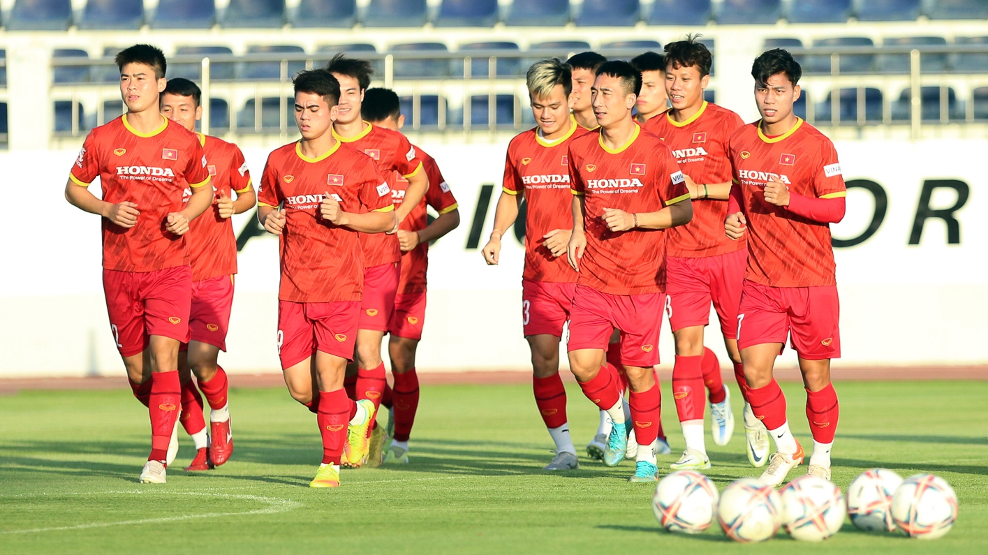 Tin nóng AFF Cup ngày 9/12: Tuyển Việt Nam trở lại tập luyện, Malaysia đấu Campuchia