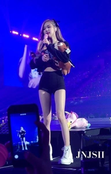 Jennie Blackpink và 11 nữ thần K-pop sở hữu nhan sắc bất chấp camera thường - Ảnh 8.