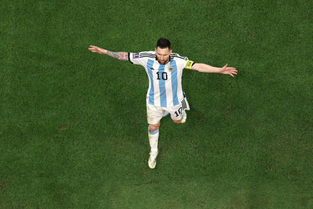 Điểm nhấn Hà Lan 2-2 (pen 3-4) Argentina: Khoảnh khắc thiên tài của Messi - Ảnh 3.