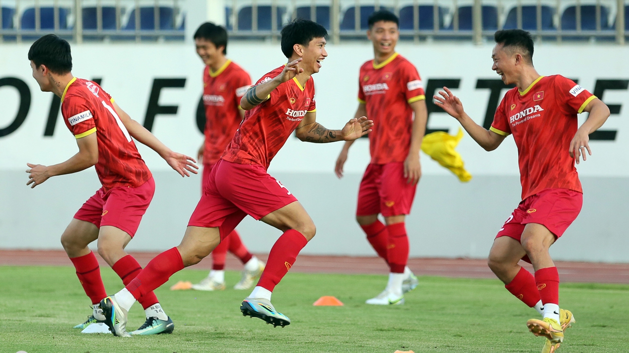 Tin nóng AFF Cup ngày 1/1: Tuyển Việt Nam tập luyện đấu Myanmar