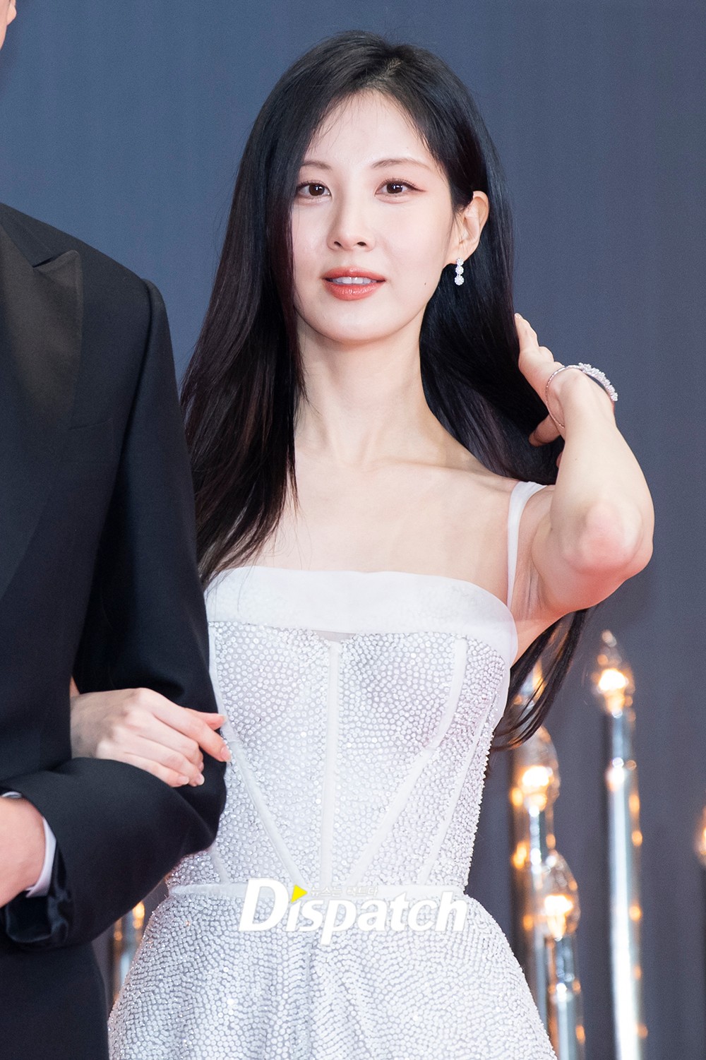 Thảm đỏ KBS Drama Awards: Seohyun và nàng cháo Vườn Sao Băng sắc vóc tuyệt mỹ đè bẹp Krystal, Ha Ji Won - D.O. (EXO) dẫn đầu đoàn sao váy áo lộng lẫy - Ảnh 3.