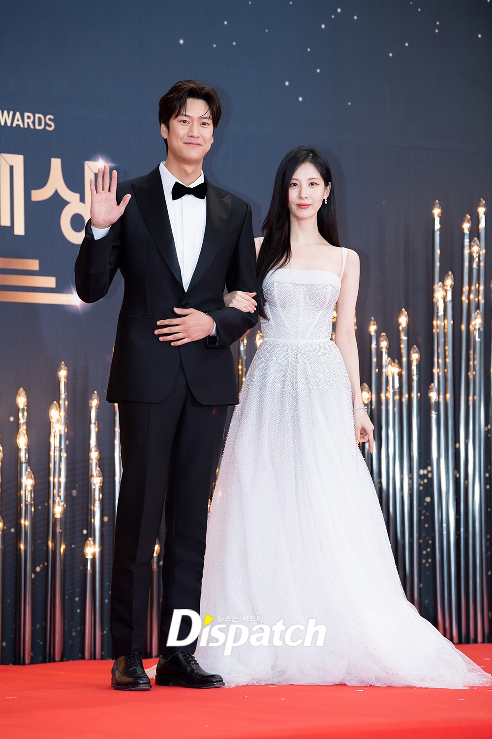 Thảm đỏ KBS Drama Awards: Seohyun và nàng cháo Vườn Sao Băng sắc vóc tuyệt mỹ đè bẹp Krystal, Ha Ji Won - D.O. (EXO) dẫn đầu đoàn sao váy áo lộng lẫy - Ảnh 1.