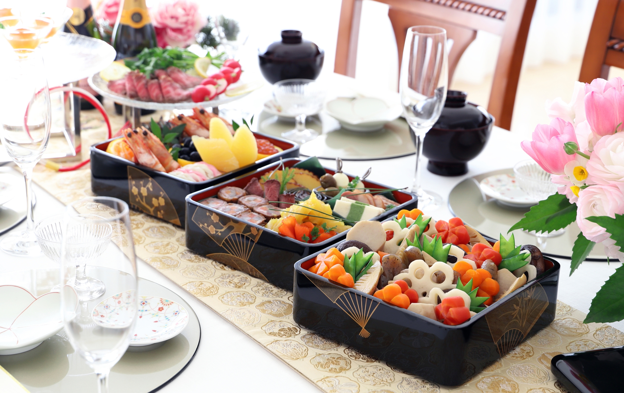 Những truyền thống đón năm mới đặc sắc ở Nhật Bản: Từ 'cổng thông' cầu may cho đến chiếc bánh nếp dâng lên thần linh - Ảnh 7.