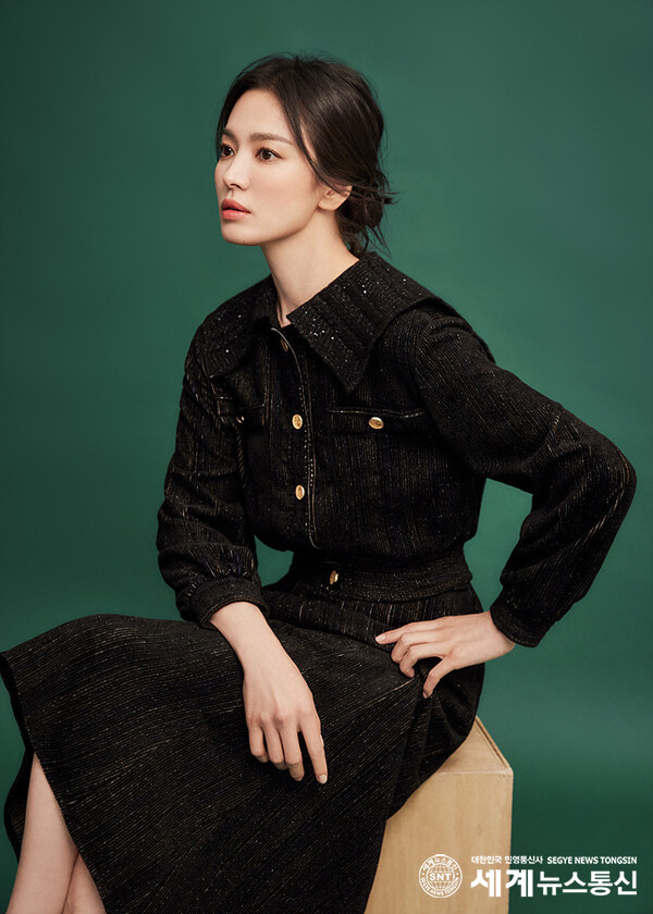 Tuổi 41 của Song Hye Kyo: Không cần cố gắng hẹn hò để tỏ ra hạnh phúc, học cách xinh đẹp với cả những nếp nhăn - Ảnh 1.