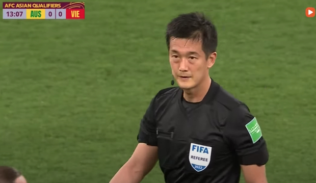 Vị trọng tài người Hàn từng bắt chính trận đấu giữa Việt Nam và Australia tại vòng loại thứ ba World Cup 2022