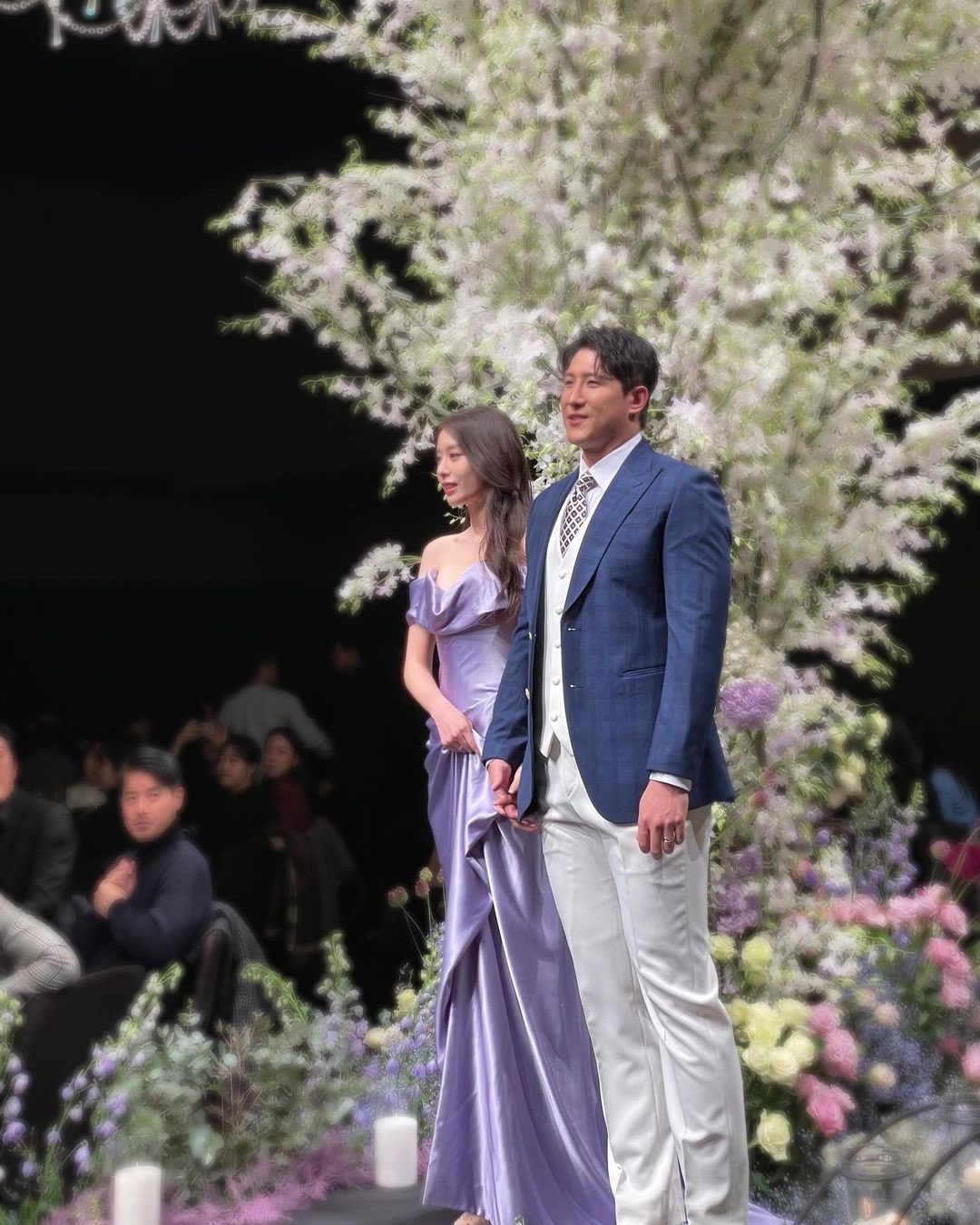 Mãn nhãn trước năm 2022 ngập &quot;hoa tươi&quot; của dàn sao xứ Hàn: Son Ye Jin - Hyun Bin hoàn thành “chỉ tiêu” trong 1 năm, Jiyeon có lễ cưới như mơ - Ảnh 12.