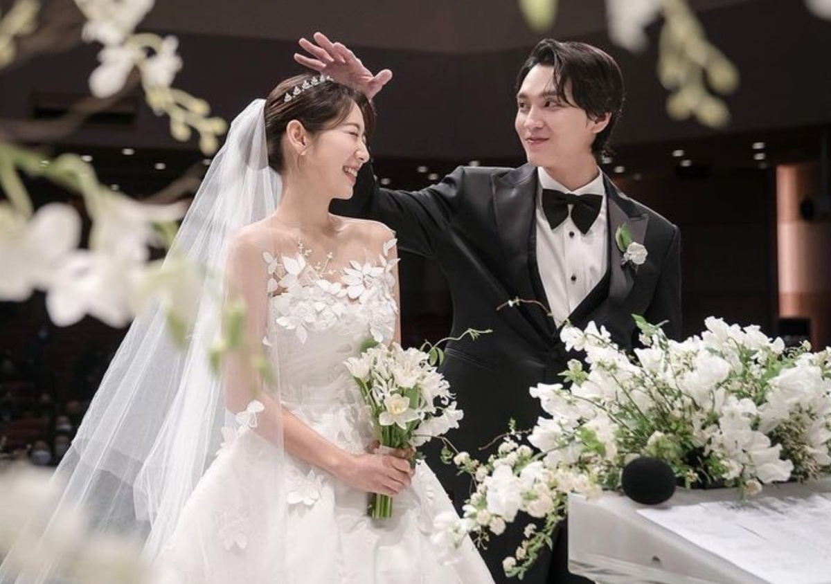 Mãn nhãn trước năm 2022 ngập &quot;hoa tươi&quot; của dàn sao xứ Hàn: Son Ye Jin - Hyun Bin hoàn thành “chỉ tiêu” trong 1 năm, Jiyeon có lễ cưới như mơ - Ảnh 4.