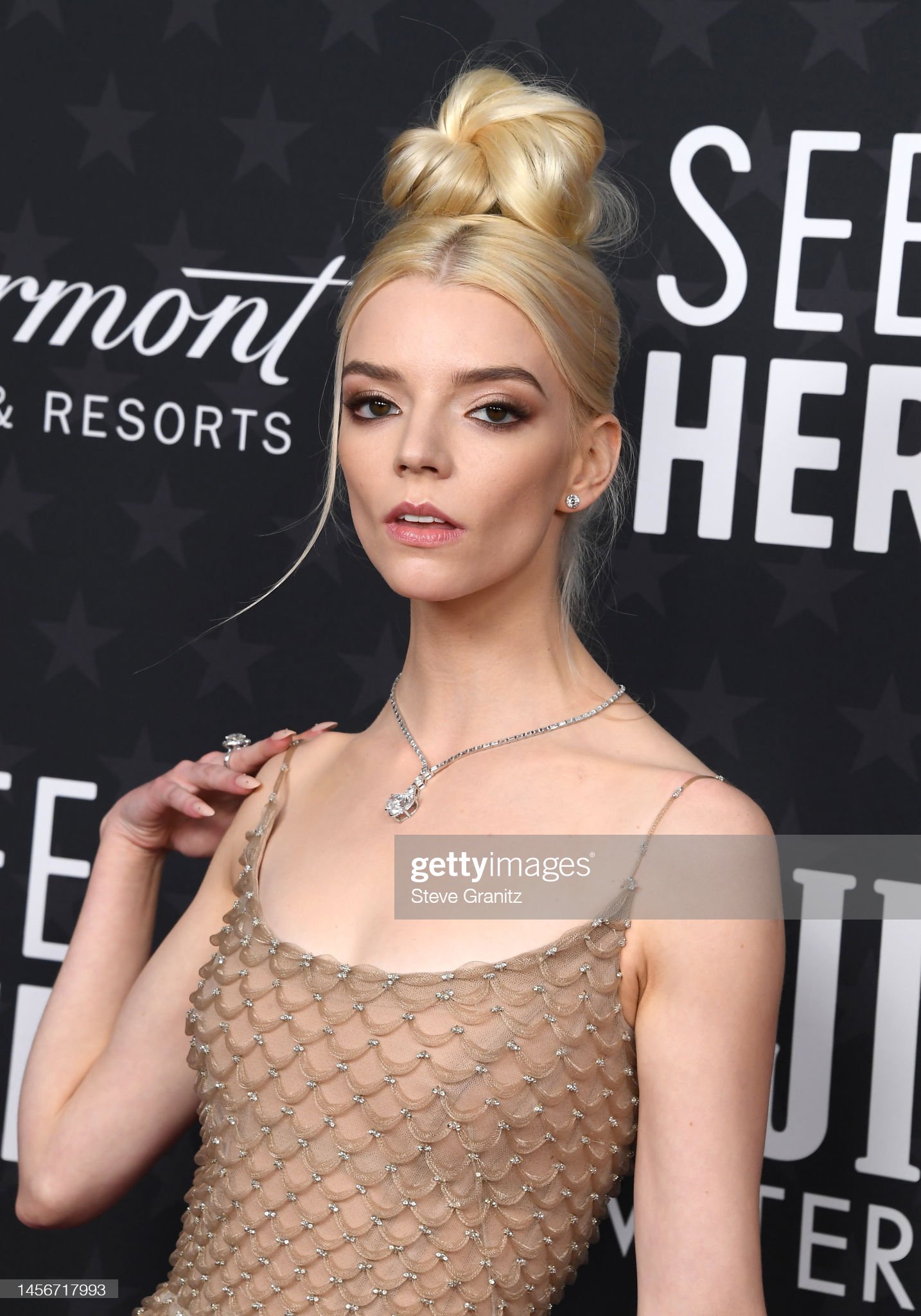 Thảm đỏ Critics Choice 2023: Tiên tử Elle Fanning đọ sắc bên Anya Taylor-Joy và Park Eun Bin, tình màn ảnh của Lee Min Ho hóa thảm họa  - Ảnh 5.