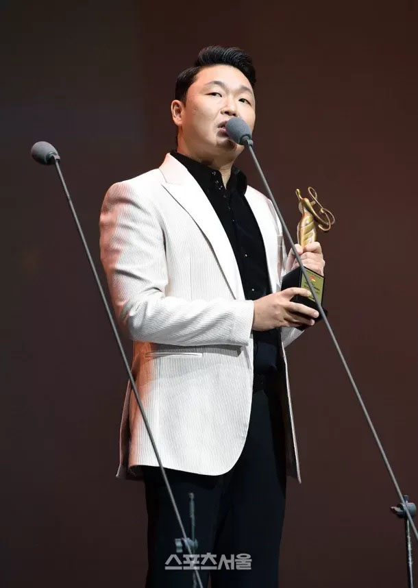 Tại lễ trao giải Âm nhạc Seoul, Psy cho thấy đẳng cấp của một ca sĩ gạo cội - Ảnh 1.