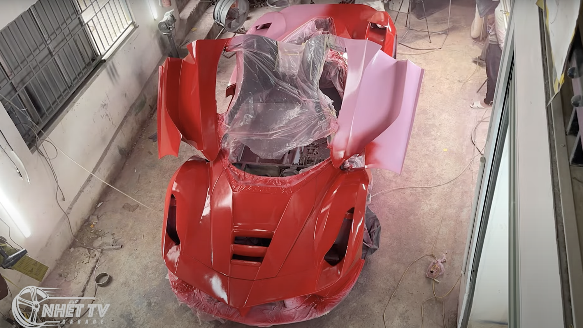 Nhóm bạn trẻ Quảng Ninh mô phỏng Ferrari LaFerrari triệu đô đón Tết: Tốn 250 ngày, làm cửa cánh chim như thật - Ảnh 13.
