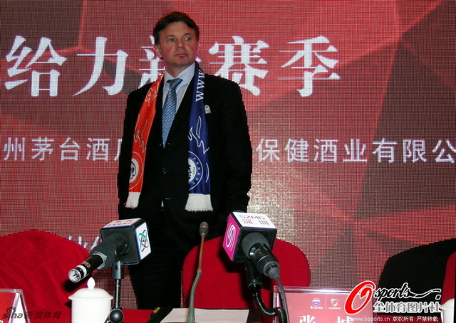 Báo Trung Quốc: 'HLV Troussier sang Việt Nam sau khi không trụ lại được ở Chinese Super League' - Ảnh 3.