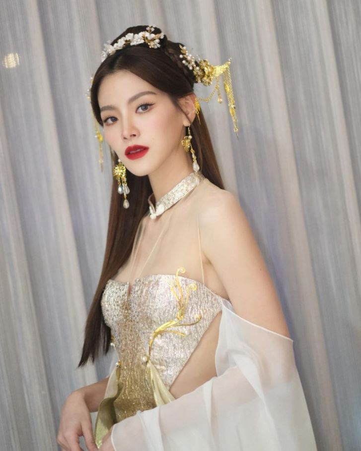 Nữ thần Baifern Pimchanok gây náo loạn đường phố Thái Lan với trang phục Trung Hoa lộng lẫy bậc nhất - Ảnh 5.