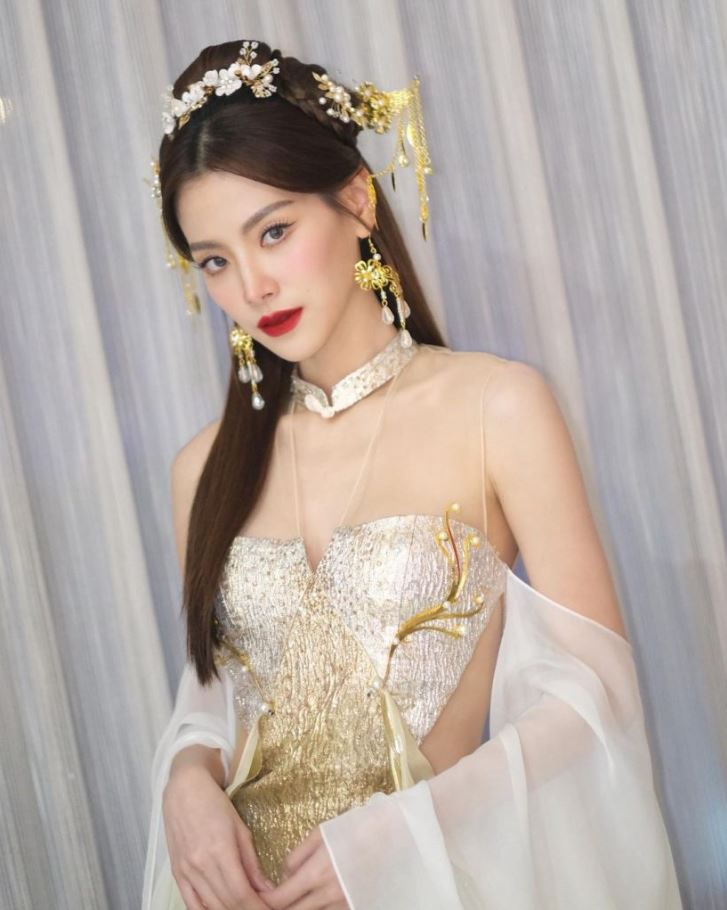 Nữ thần Baifern Pimchanok gây náo loạn đường phố Thái Lan với trang phục Trung Hoa lộng lẫy bậc nhất - Ảnh 6.