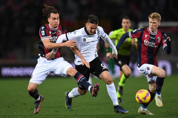 Bologna đối đầu Spezia ở vòng 20 Serie A