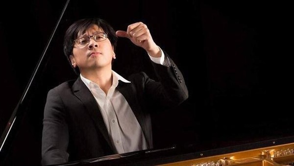Tài năng trẻ piano Lưu Hồng Quang trình diễn tác phẩm của Beethoven - Ảnh 1.