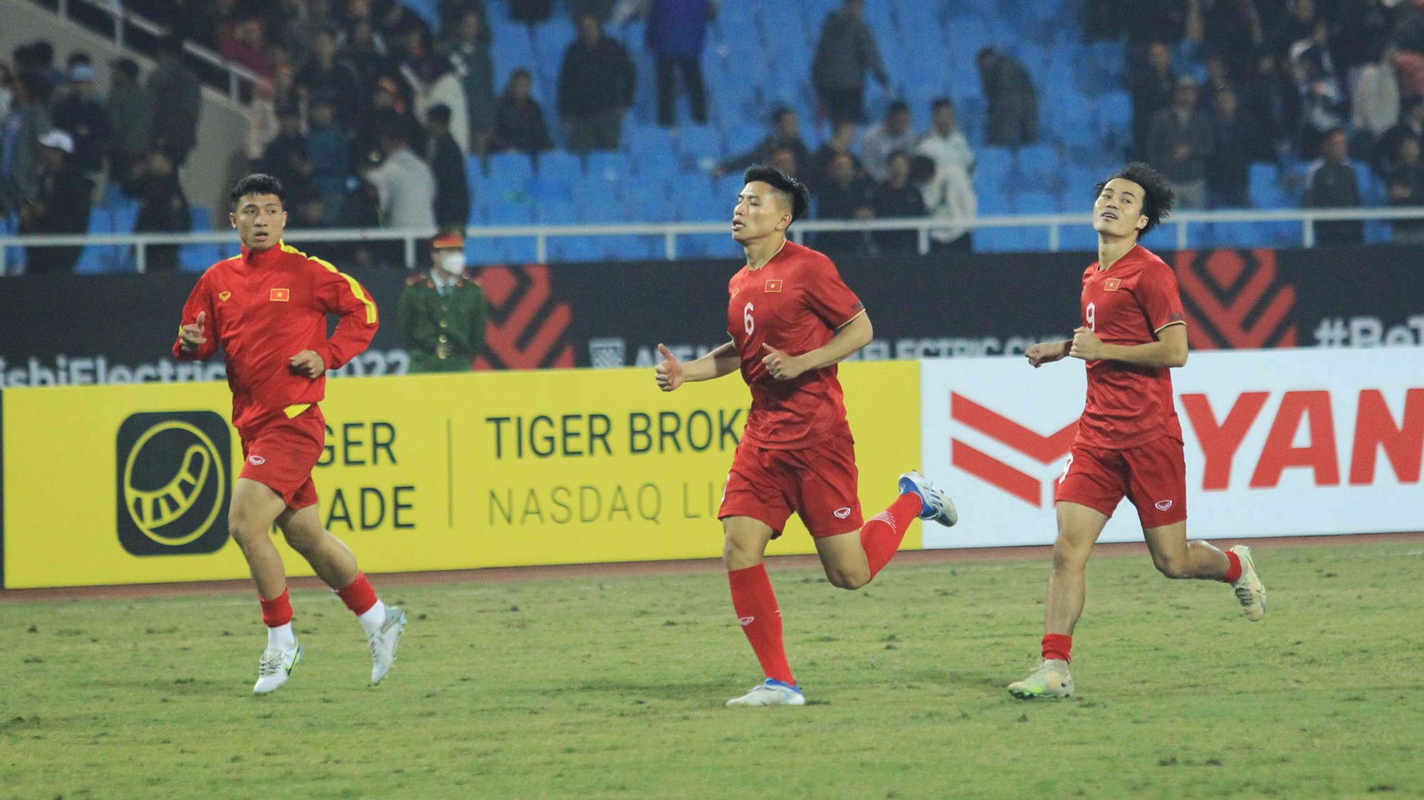 4 cầu thủ ĐT Việt Nam tập 'phụ đạo' sau trận thắng Myanmar