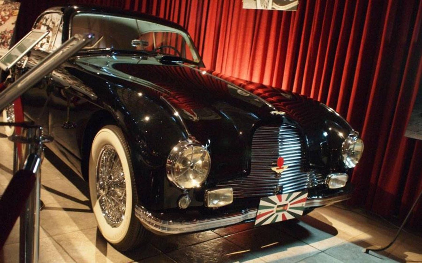 Vị vua giàu bậc nhất thế giới hiện đại sở hữu nhiều xe ô tô tới mức mở cả 1 bảo tàng trưng bày: Từ xe siêu sang tới siêu hiếm, người thường khó tưởng tượng nổi - Ảnh 1.