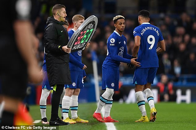 'Về cơ bản, Chelsea chỉ chơi với 10 người nếu có Aubameyang' - Ảnh 2.