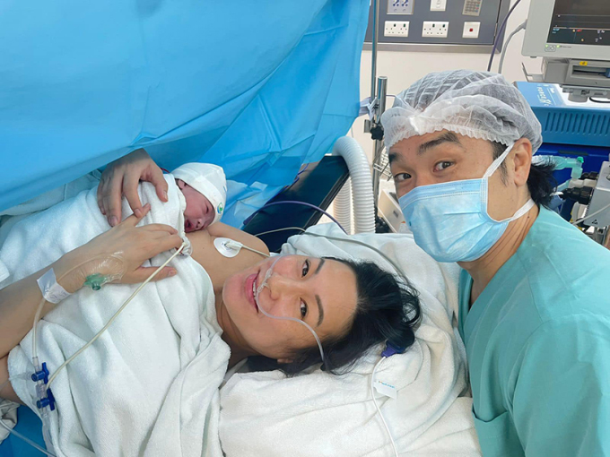 10 hot mom Việt sinh con năm 2022: Hạnh phúc vỡ oà giây phút con cất tiếng khóc chào đời - Ảnh 7.