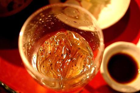Dân mạng sốc với món đồ uống từ cá sống của Nhật Bản: Người nghe tên đã không dám thử nhưng có người lại… thích mê - Ảnh 1.