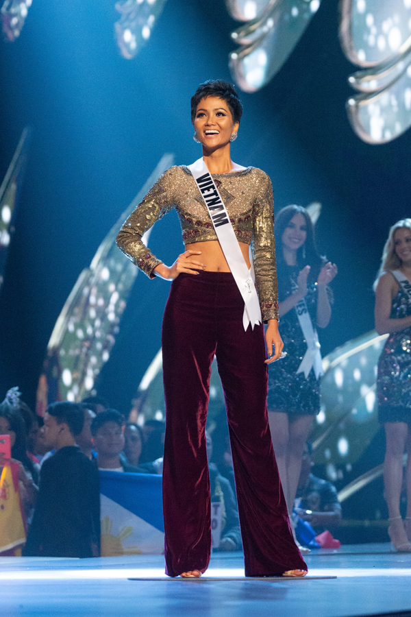 Bi hài loạt váy áo của đại diện Việt Nam tại Miss Universe: Xấu - đẹp đều đủ cả, có người dày công ăn diện để rồi 'rớt đài' - Ảnh 6.