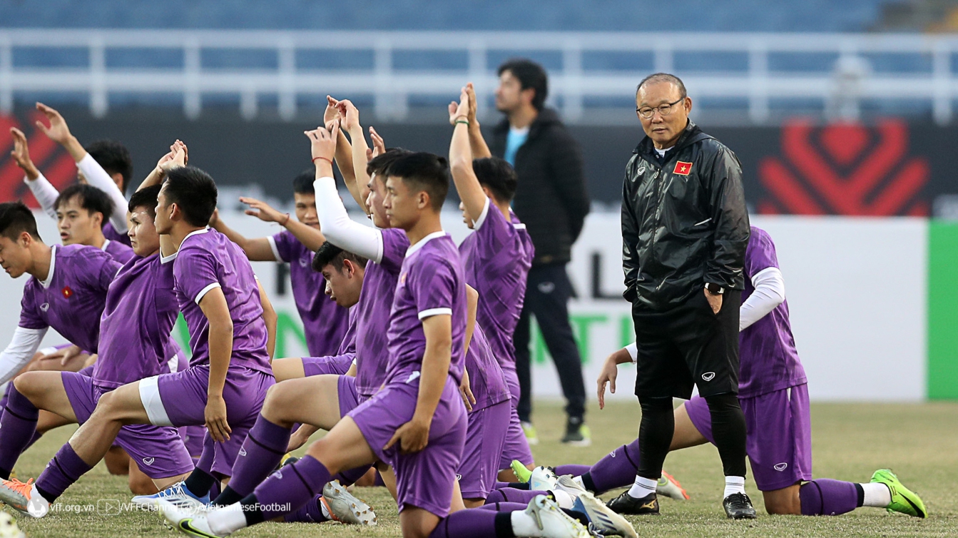 Tin nóng AFF Cup ngày 8/1: Tuyển Việt Nam và Indonesia làm quen sân Mỹ Đình