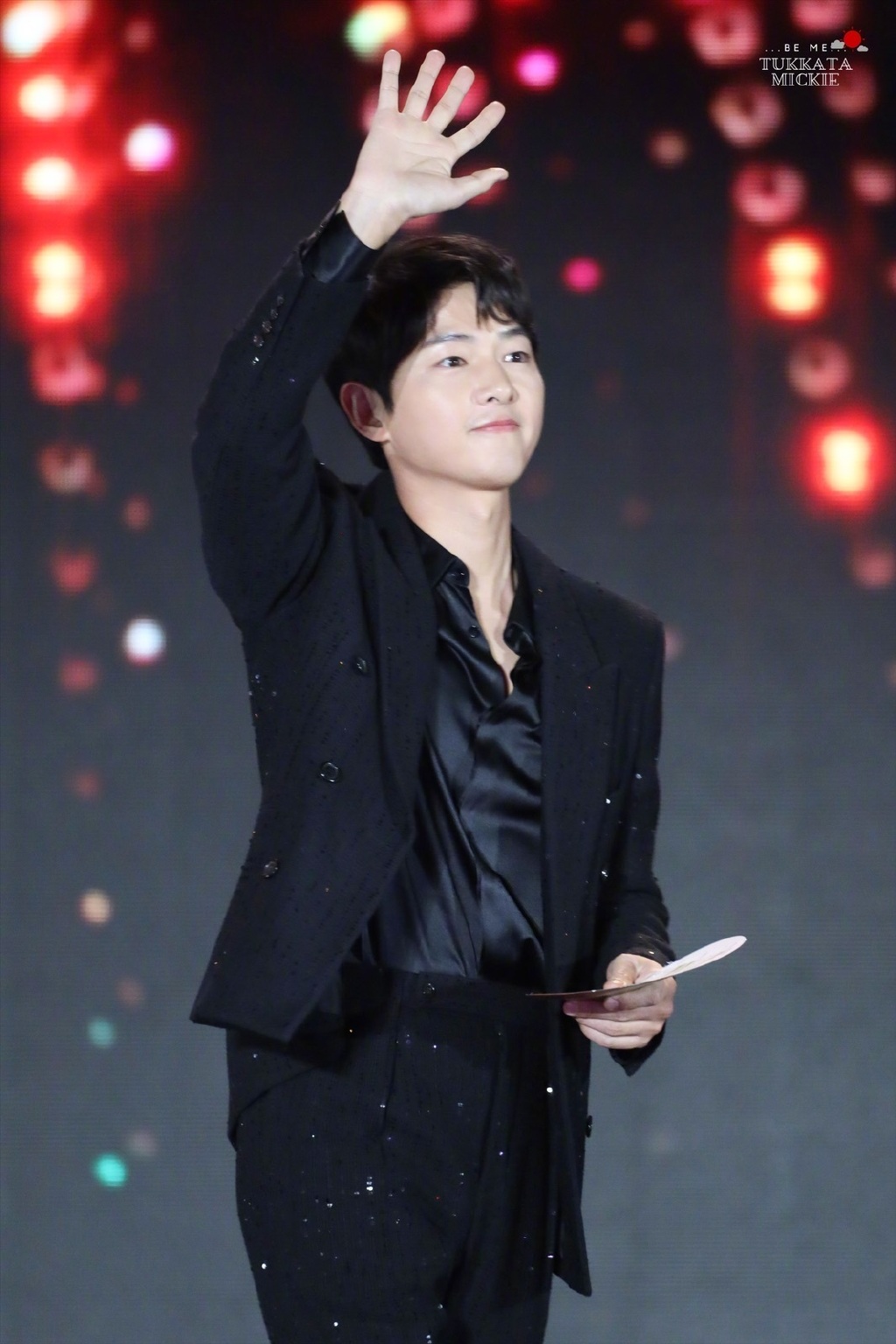 Song Joong Ki lộ diện tại Grammy Hàn Quốc, hack tuổi thần sầu nhưng tăng cân thấy rõ sau khi có tình yêu mới - Ảnh 5.