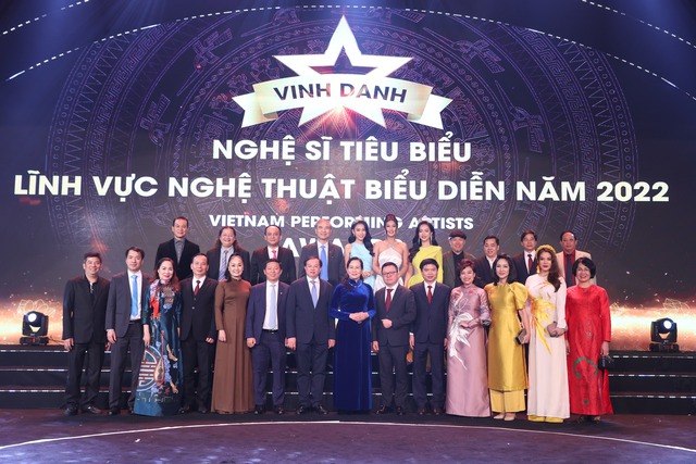 Trấn Thành đạt giải Diễn viên điện ảnh năm 2022: ‘Mong khán giả yêu thương điện ảnh Việt Nam’ - Ảnh 1.