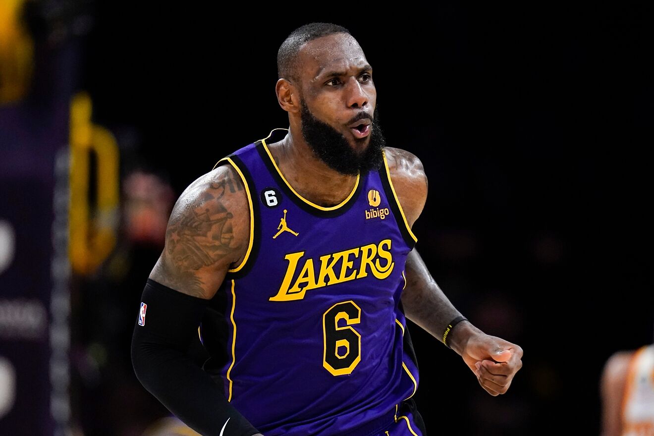 LeBron James chưa bao giờ có dưới 10 điểm ở NBA suốt 16 năm