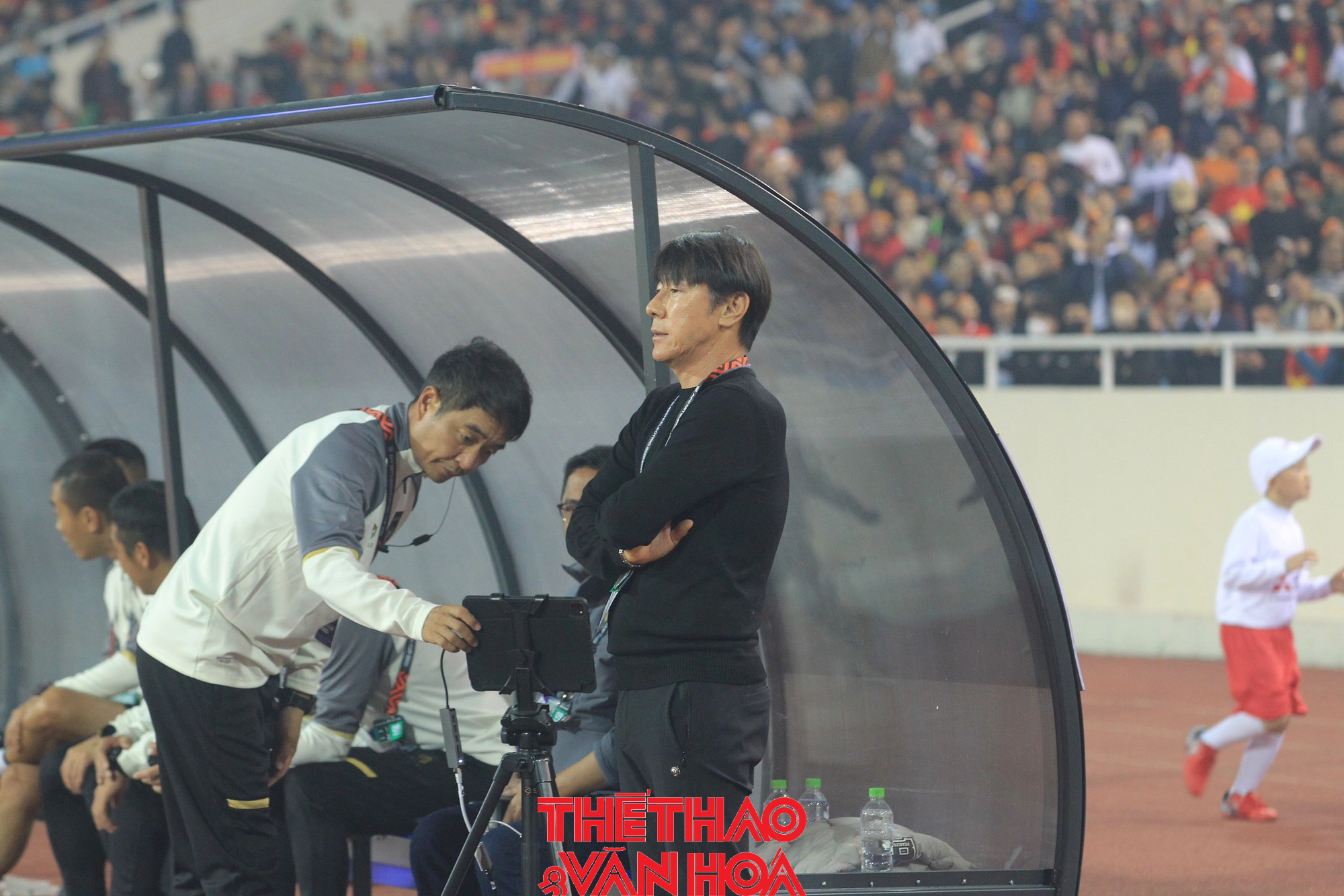 HLV Park Hang Seo bắt tay mọi người, trừ Shin Tae Yong - Ảnh 7.