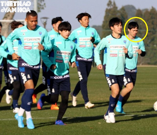 Công Phượng tập luyện với 'vua sút phạt' của Nhật Bản và kỷ lục gia Miura tại Yokohama FC - Ảnh 2.