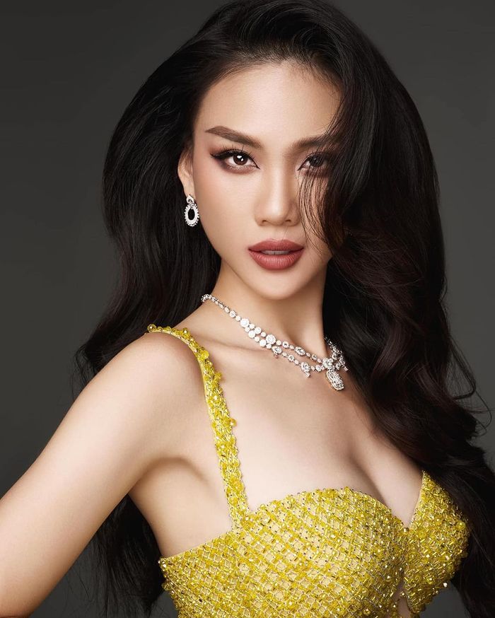 Phong cách thời trang đời thường của tân Miss Universe Vietnam: Chuộng váy áo tôn dáng - Ảnh 2.