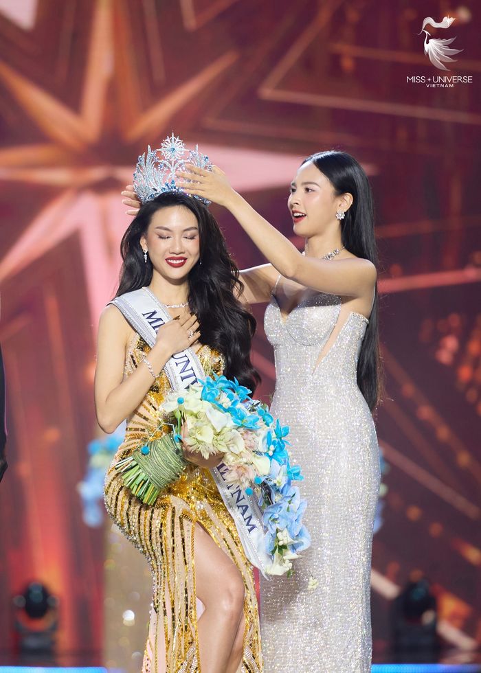 Phong cách thời trang đời thường của tân Miss Universe Vietnam: Chuộng váy áo tôn dáng - Ảnh 1.