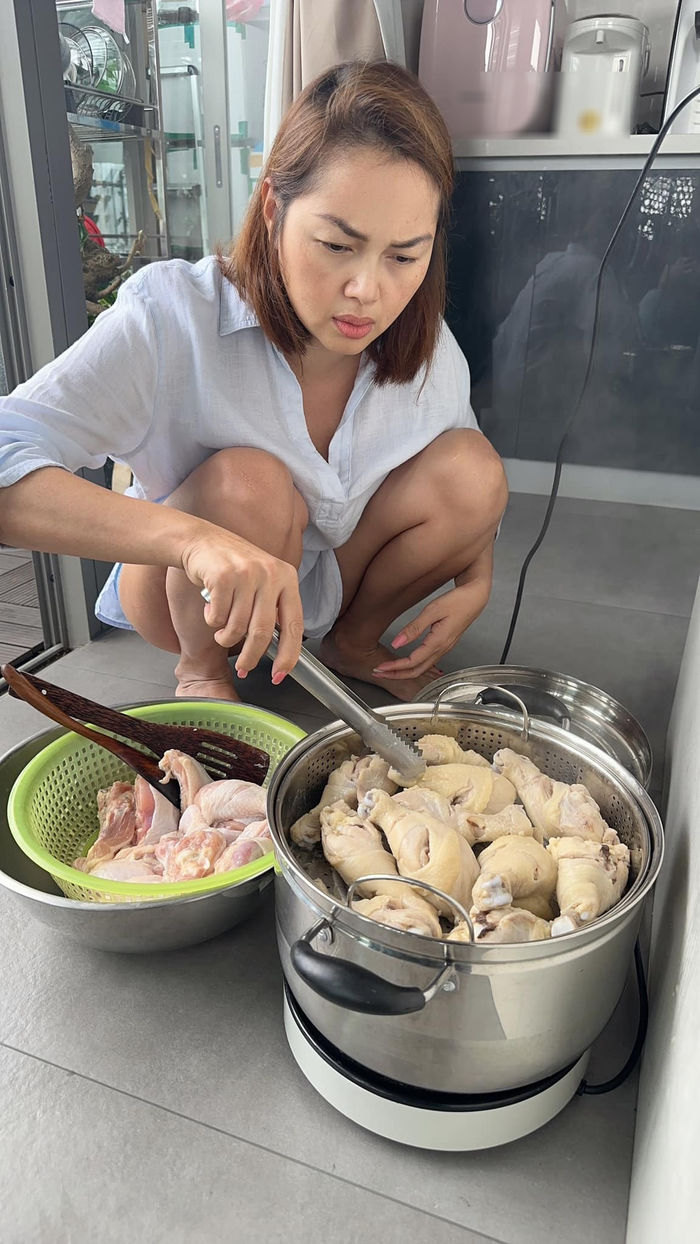 Diễm Châu bán hàng online nuôi 5 con: Học phí 1 tỷ/năm, sinh hoạt phí 300 triệu/tháng - Ảnh 3.