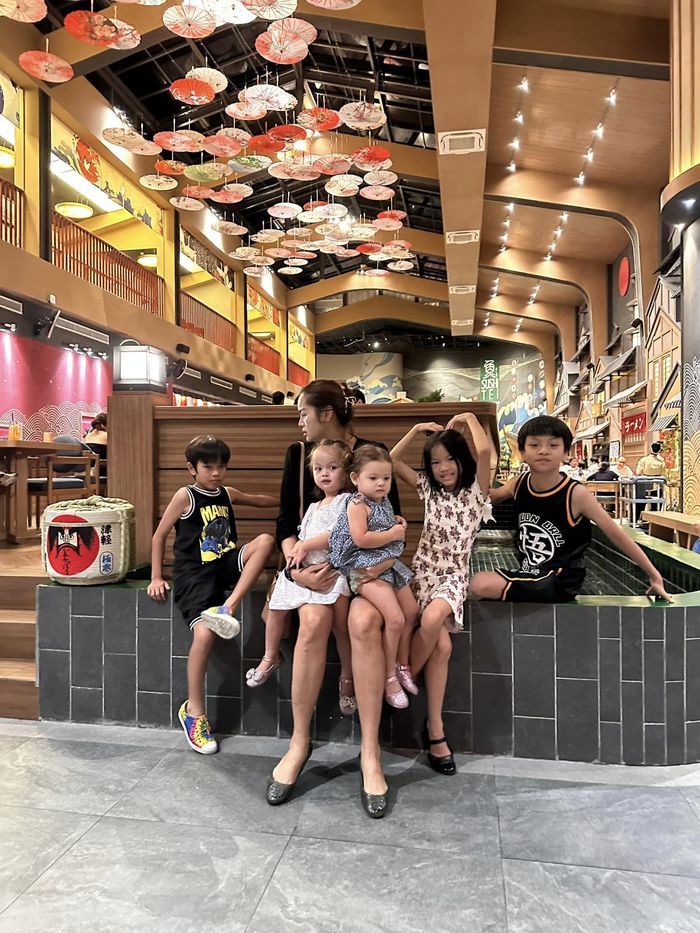 Diễm Châu bán hàng online nuôi 5 con: Học phí 1 tỷ/năm, sinh hoạt phí 300 triệu/tháng - Ảnh 8.