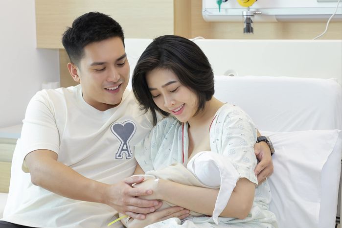 Liêu Hà Trinh: &quot;Đứa trẻ sinh ra không phải tảng đá chắn đường phát triển của ba mẹ&quot; - Ảnh 8.