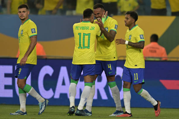 Thủng lưới bởi ‘siêu phẩm’, ĐT Brazil bất ngờ bị cầm chân trong ngày 4 ngôi sao xứ Samba im lặng  - Ảnh 3.