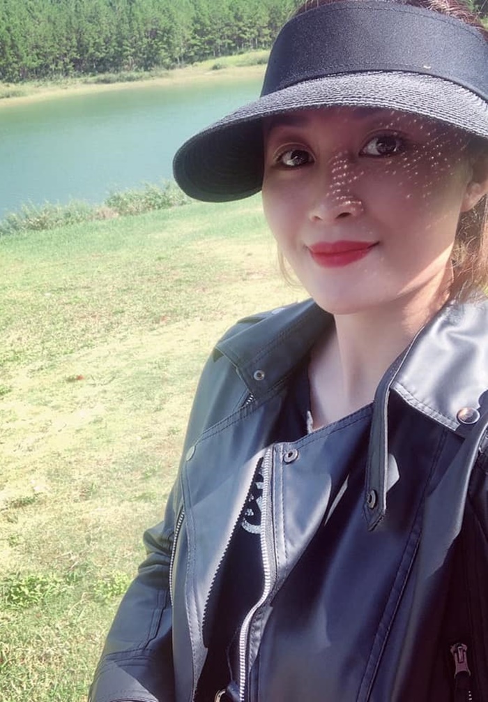 Tạ Diệu Linh trở thành bà chủ một cửa hàng thời trang ở quê nhà Nghệ An Tạ Diệu Linh trở thành bà chủ một cửa hàng thời trang ở quê nhà Nghệ An
