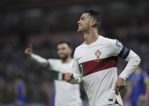 Ronaldo lập cú đúp trong chiến thắng 5-0 của Bồ Đào Nha trước Bosnia & Herzegovina