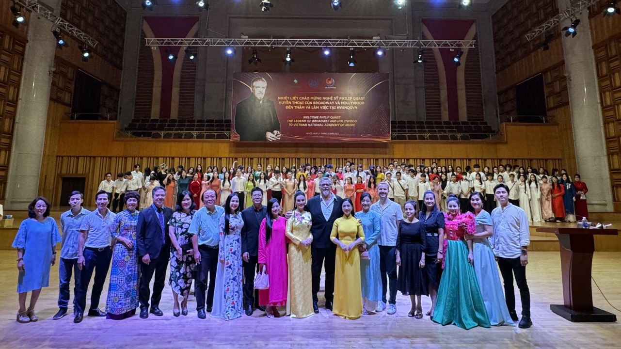 'Huyền thoại sống' của nhạc kịch thế giới giao lưu và biểu diễn tại Học viện Âm nhạc Quốc gia Việt Nam